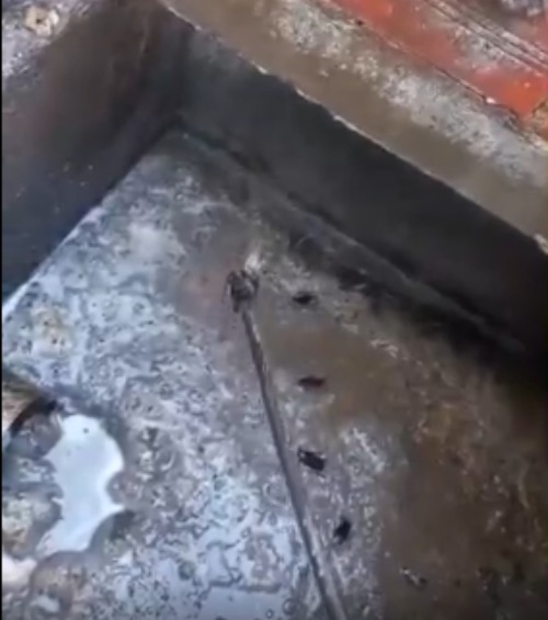 Interior de reservatório durante limpeza